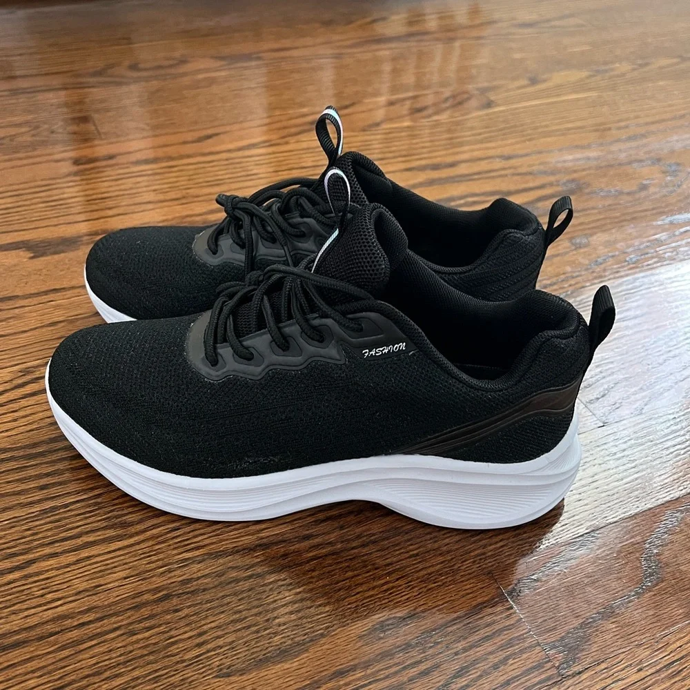 Super Lightweight And Soft Black Mesh Running Shoes